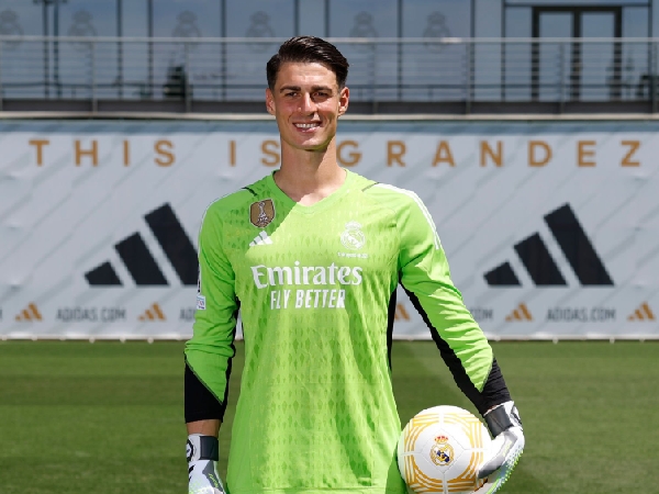 Kepa Arrizabalaga sente que é uma honra vestir a camisola do Real Madrid